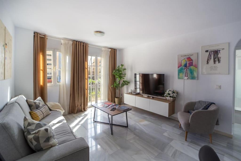 Central And Beautiful Apartment - Free Parking Малага Экстерьер фото