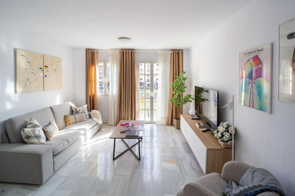Central And Beautiful Apartment - Free Parking Малага Экстерьер фото