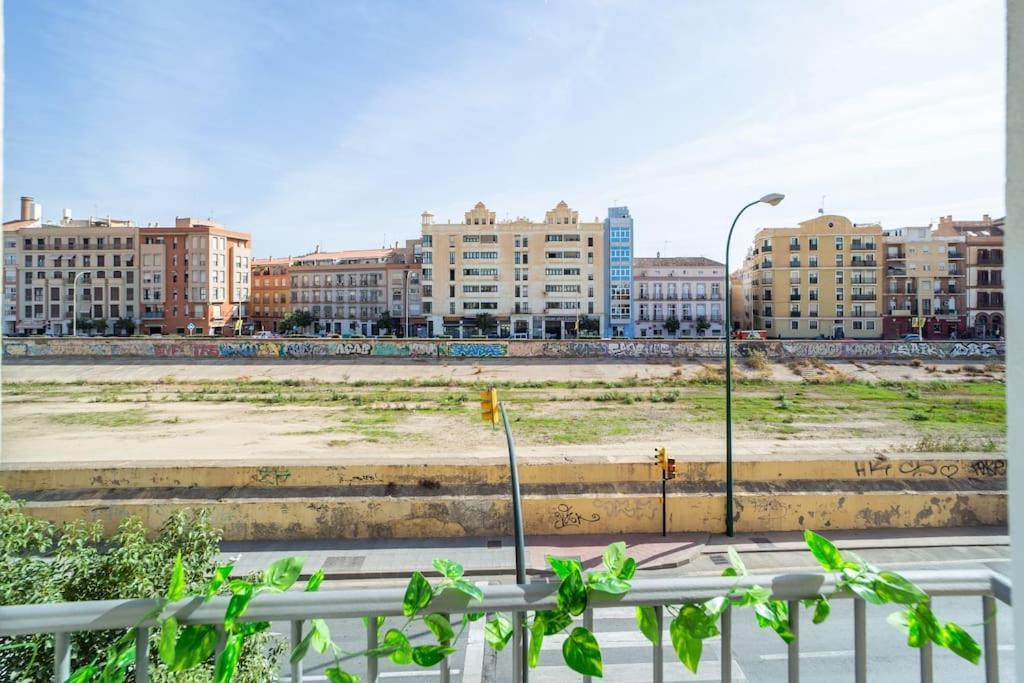 Central And Beautiful Apartment - Free Parking Малага Экстерьер фото