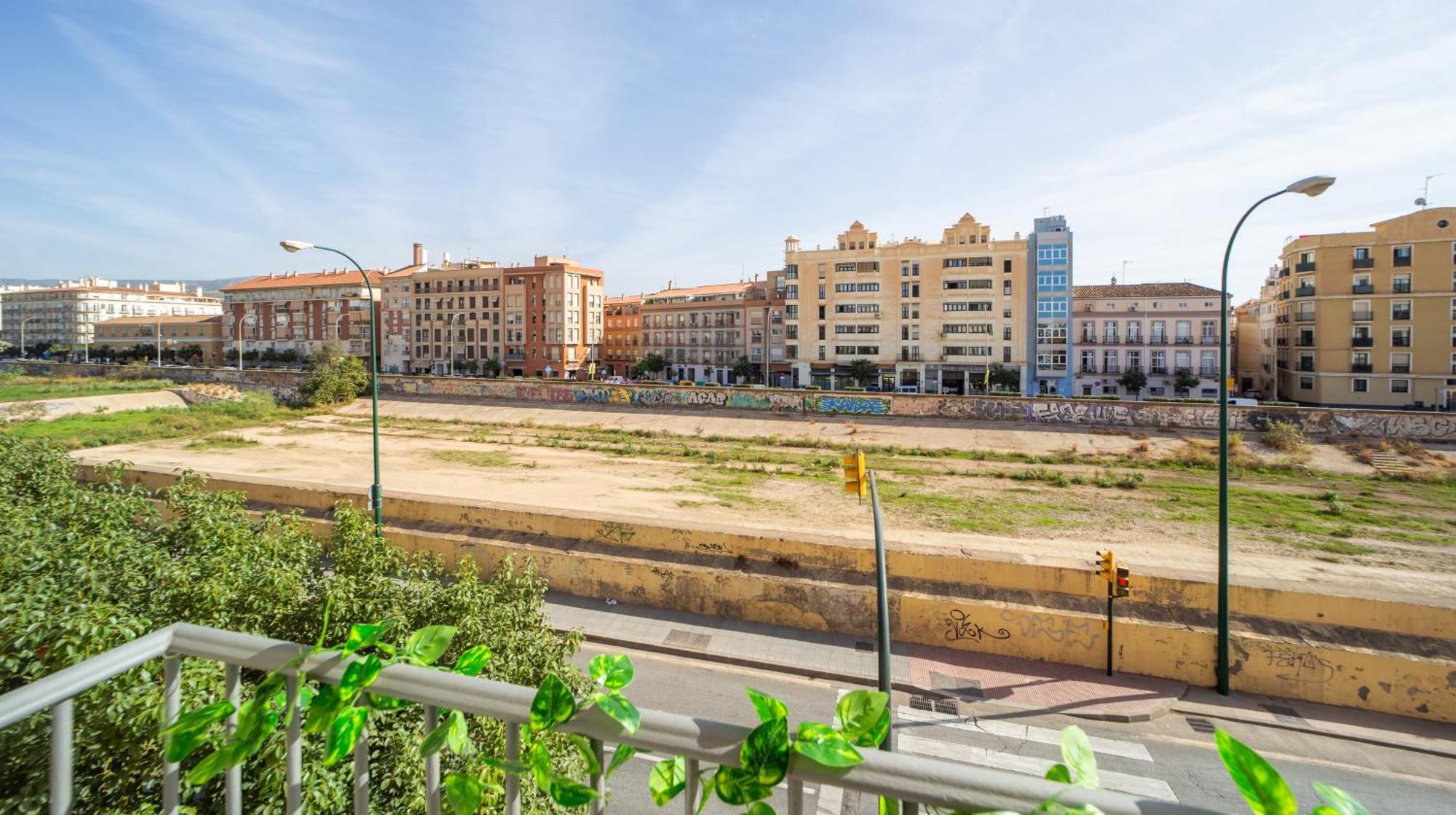 Central And Beautiful Apartment - Free Parking Малага Экстерьер фото